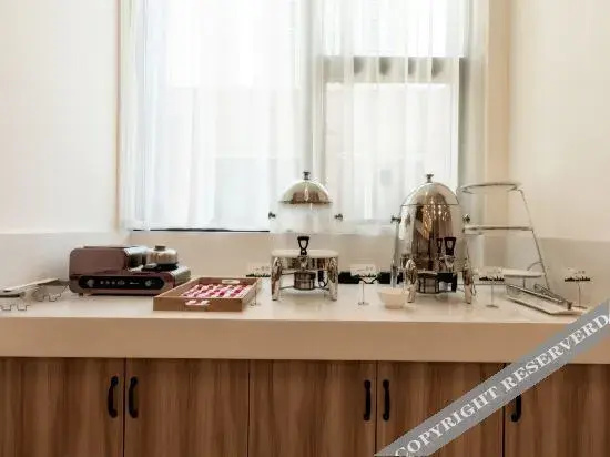 Food & Beverage