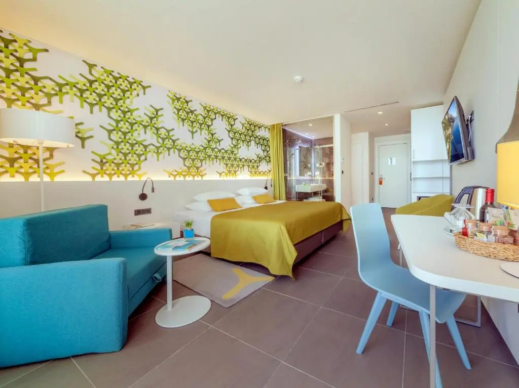 Premium Double room with balcony (full double bed)