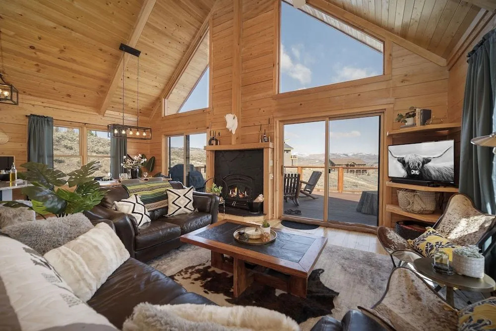 Innsbrook Cabin 4 Bedroom Cabin by RedAwning