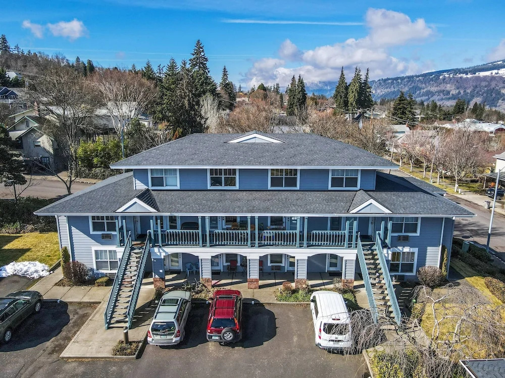 15 Lodge Condo with Hood River Bridge View by RedAwning
