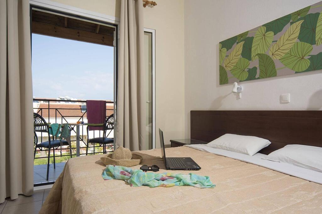 Metaxa Apartments 