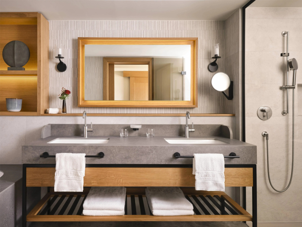 Standard Double room with balcony (full double bed)