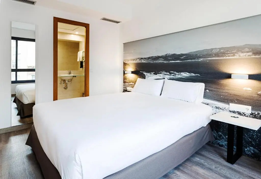 Double room (full double bed)