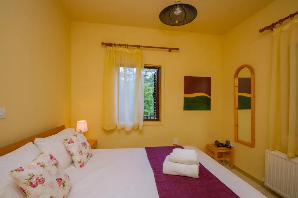 Persephone Cottage by AgroHolidays