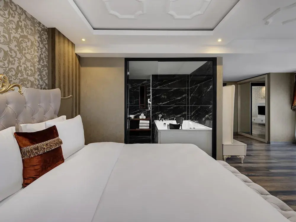 Double Suite (full double bed)