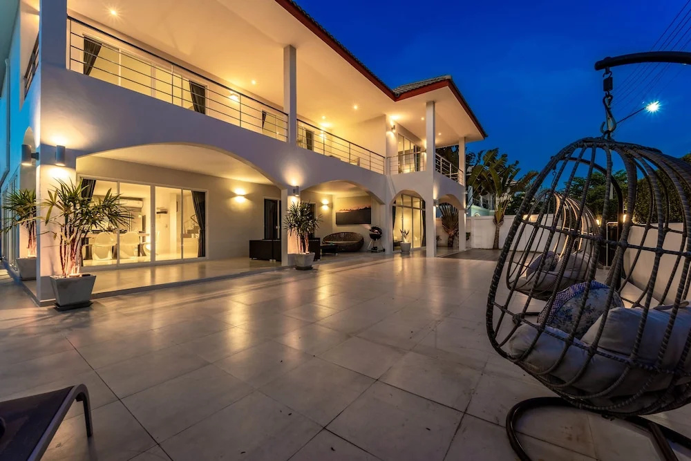 Modern 4 Bedrooms Pool Villa - VY