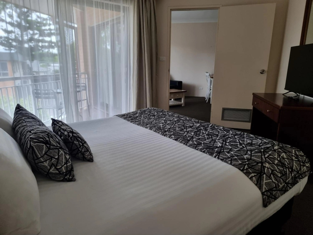 Charbonnier Motor Inn — 5