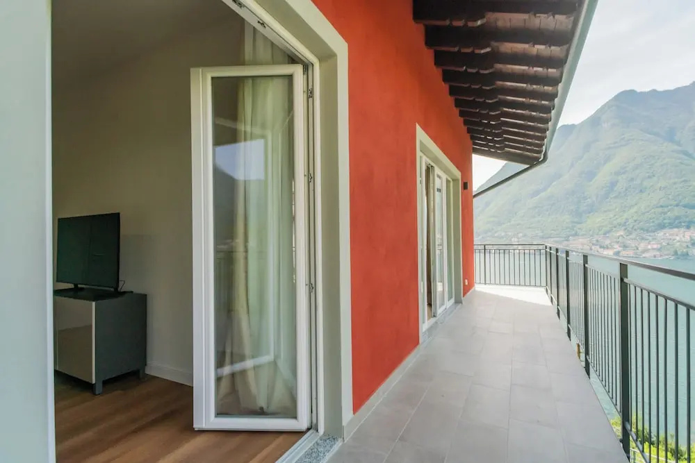 Panoramic Lake Suites