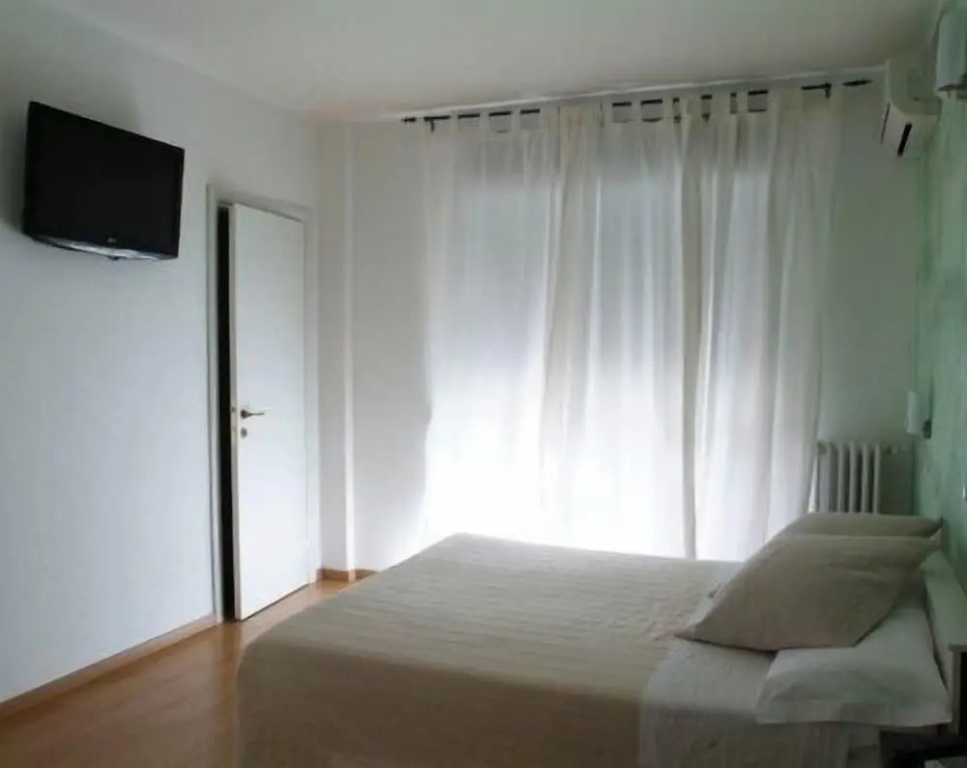 Standard Double room with balcony (full double bed)