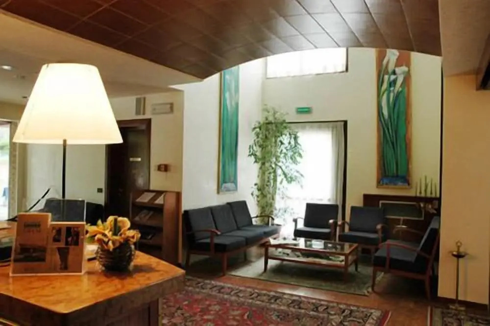 Lobby & Reception