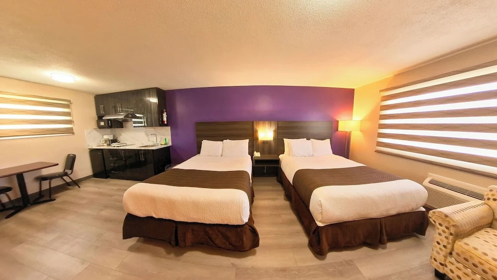 Quadruple Family Suite
