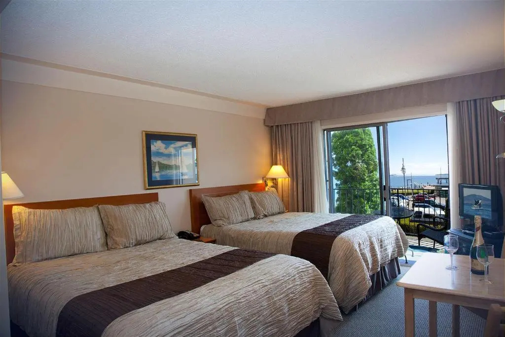 Standard Quadruple room with sea view