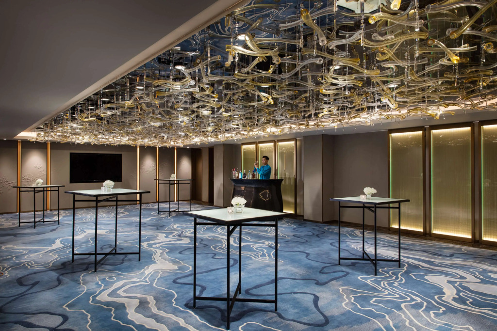 China Hotel - фото 18