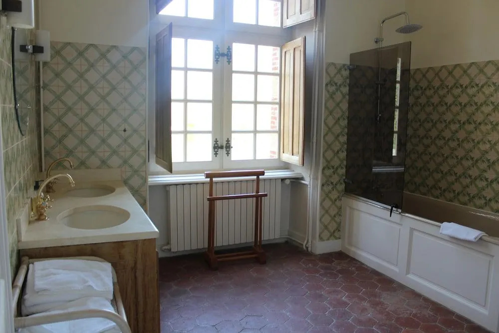 Afficher la photo 8 — Château Cour Senlisse