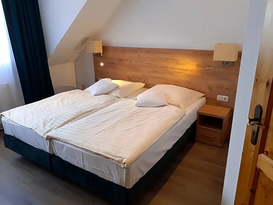 Land Gut Hotel Zum Alten Forsthaus - Chambres