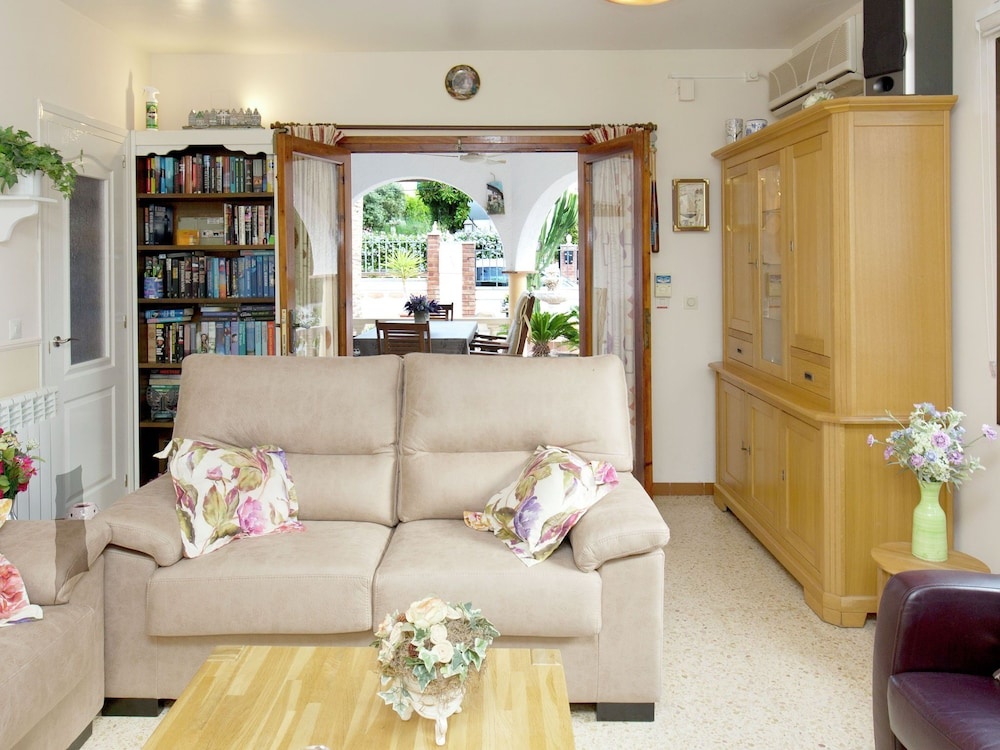 Holiday Home near Sea in Quiet Residential Area in Miami Playa