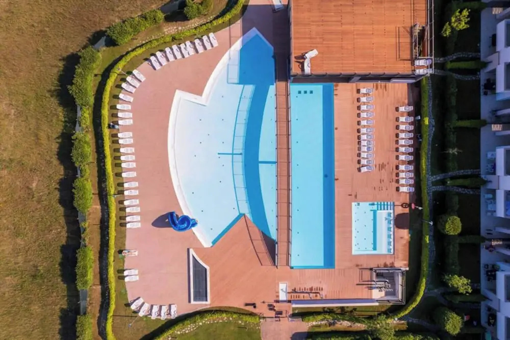 Luminous Flat With Attic With Pool