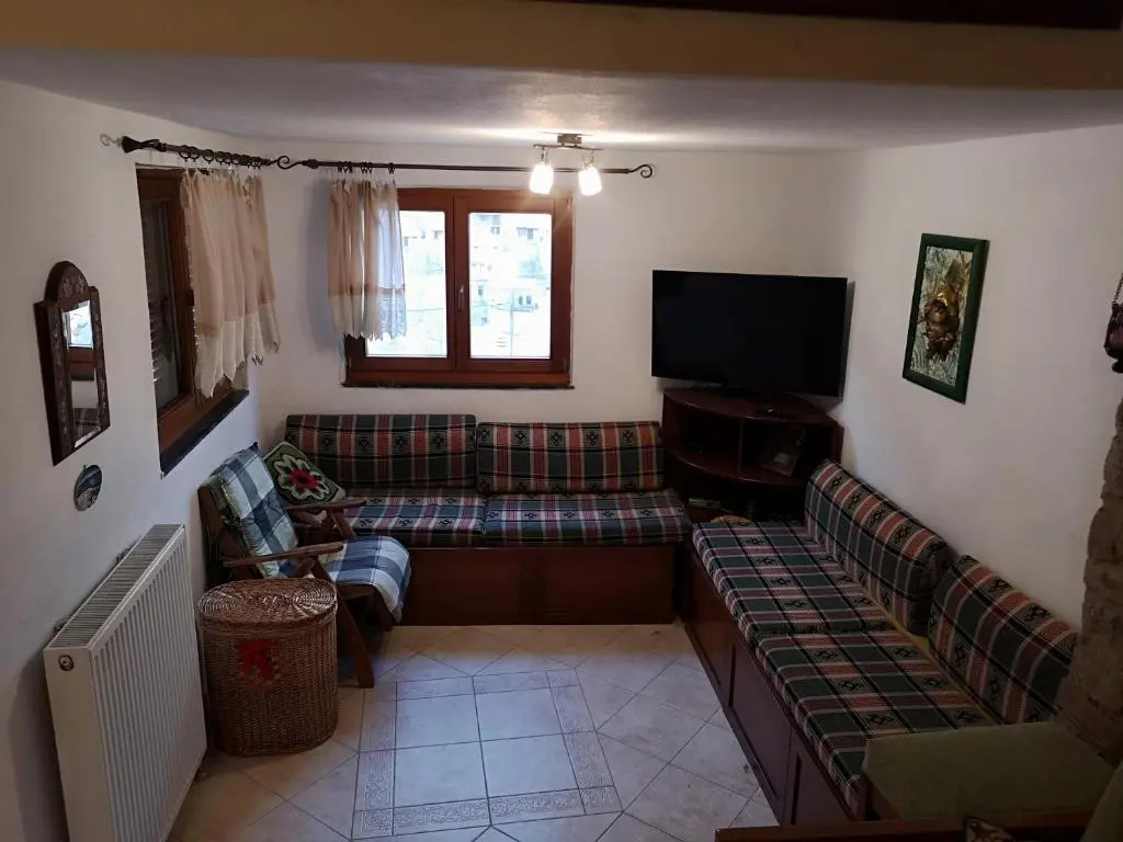 2 Bedrooms Cottage