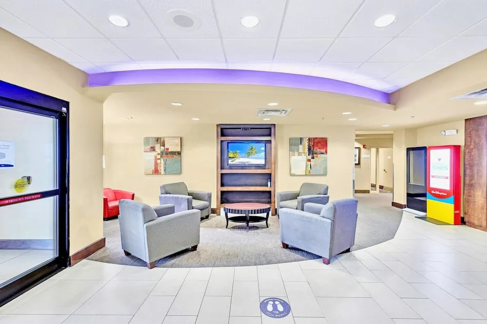 Condo w Hot Tub & Pool - Close to Universal Studio