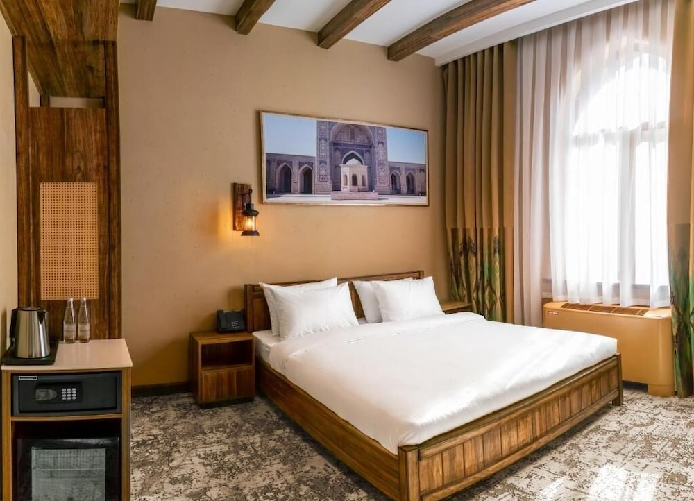 Standard Double room with city view (full double bed)