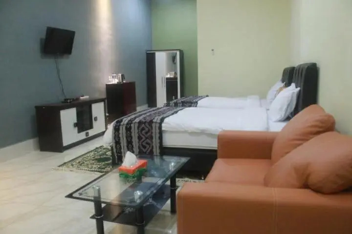 Deluxe Double room (full double bed)