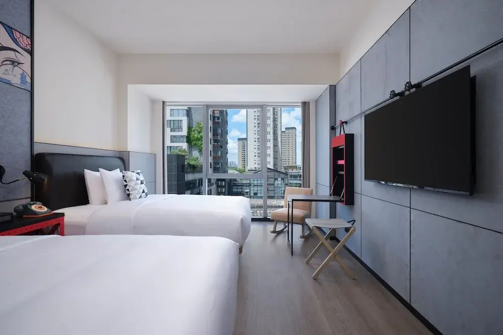 Standard Quadruple room with city view