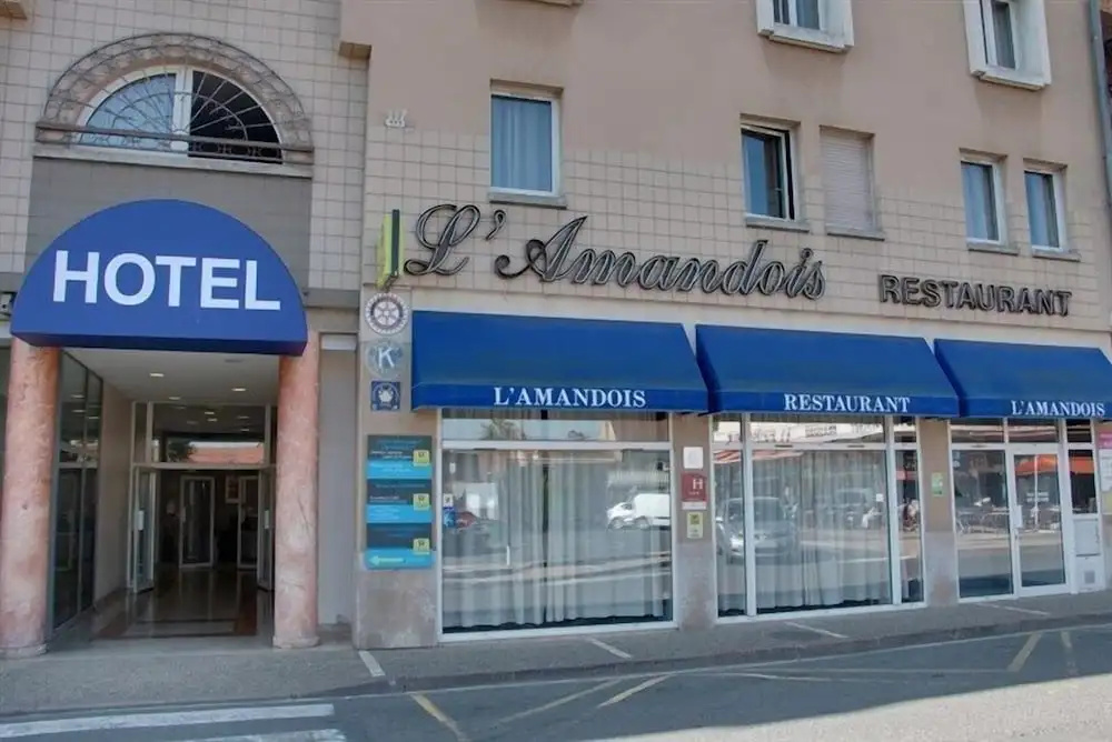 logis hotel l'Amandois