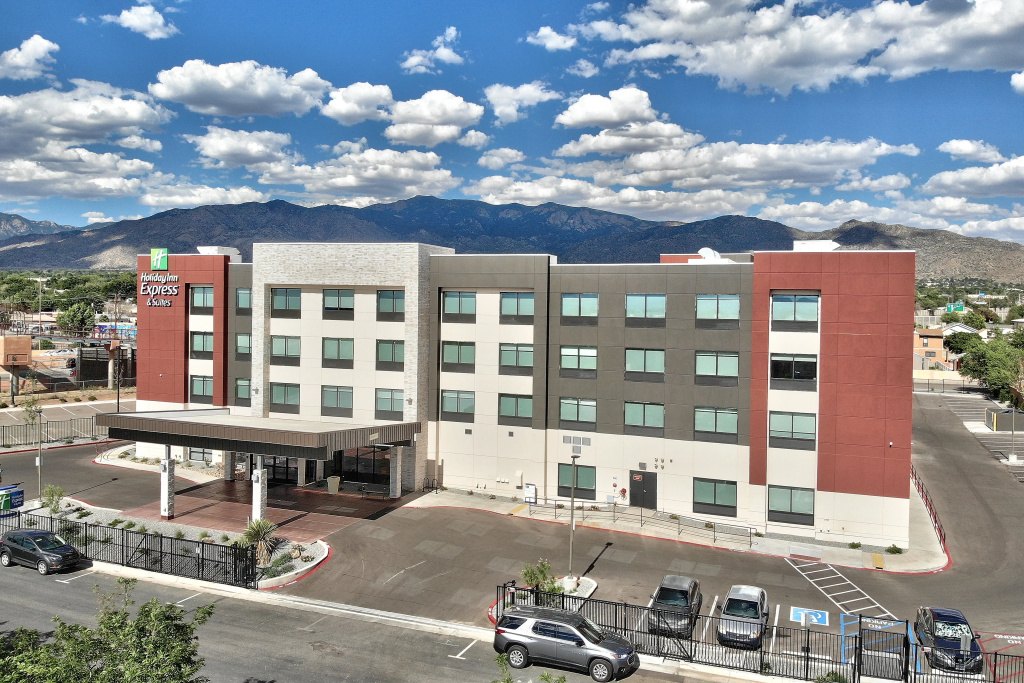 Holiday Inn Express & Suites Albuquerque East by IHG