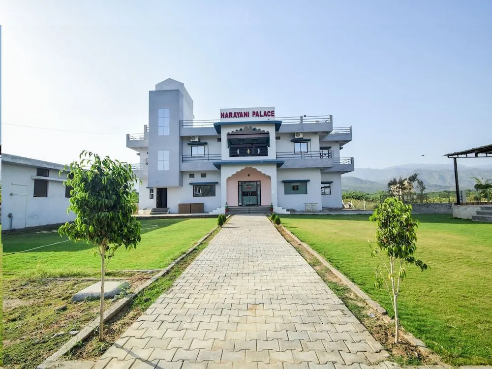 Oyo 19758 Hotel Narayani Palace