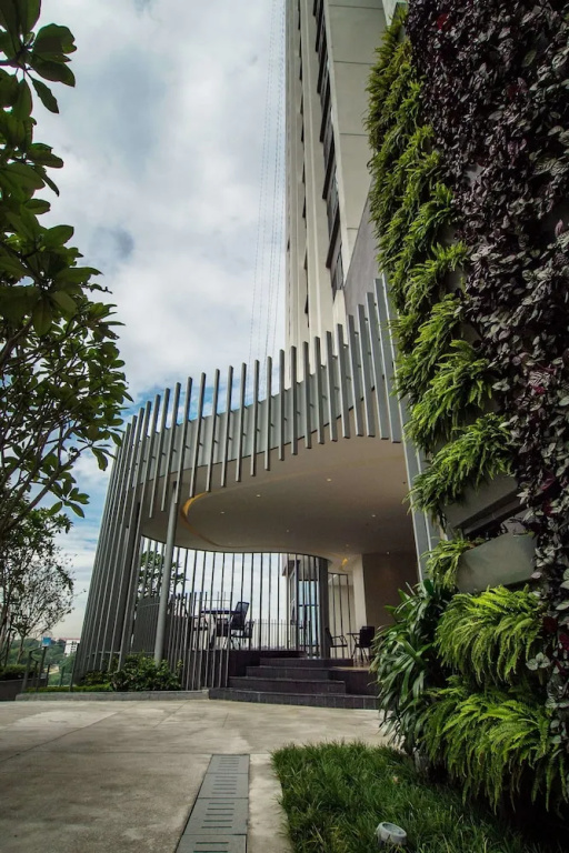 Dashing 1BR Next To Surian MRT 31