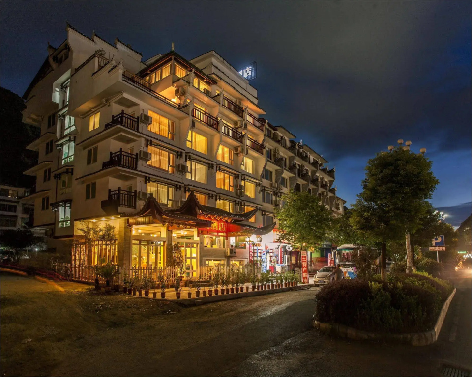 Michael's Inn & Suites