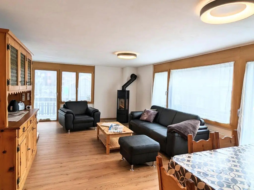 3 Bedrooms Apartment