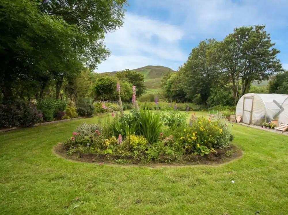 3-bed House in Clonmany With Panoramic Hillside Se
