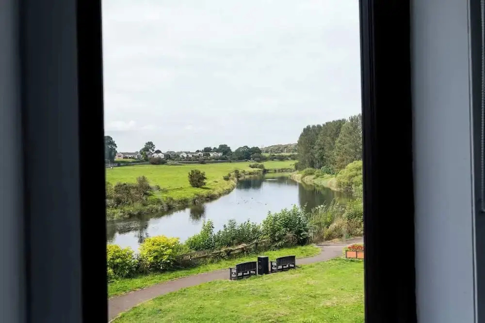 2 Bedroom House - Free Parking