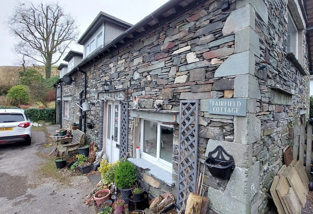 1 Bed Flat - Sleeps 4 - Garden - Parking - Wifi