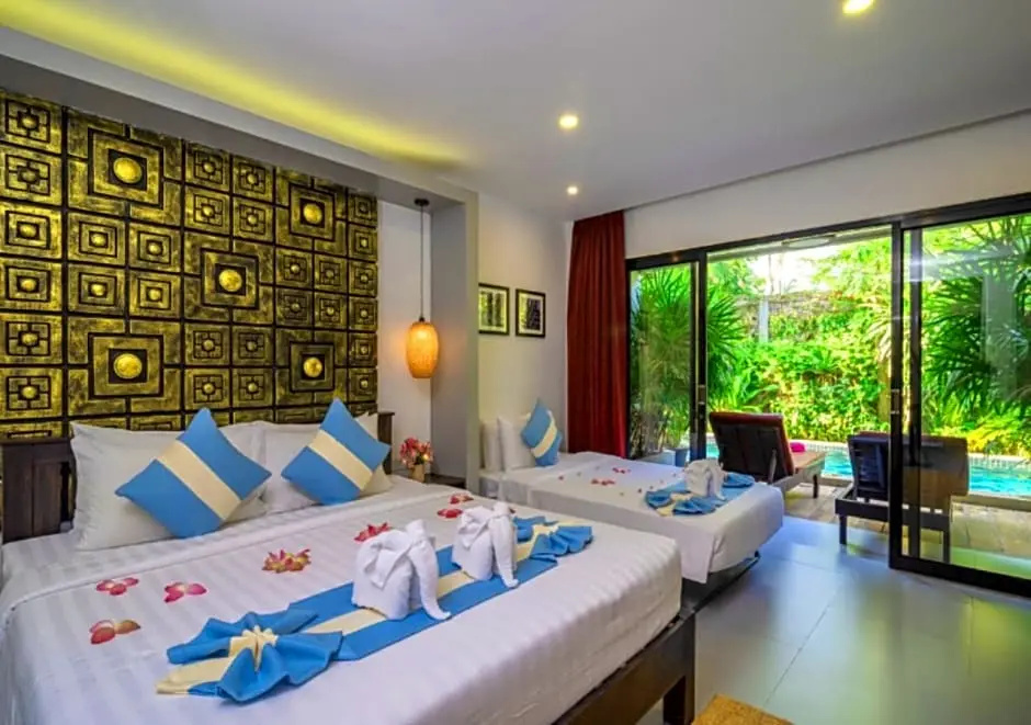 Deluxe Family room with pool view