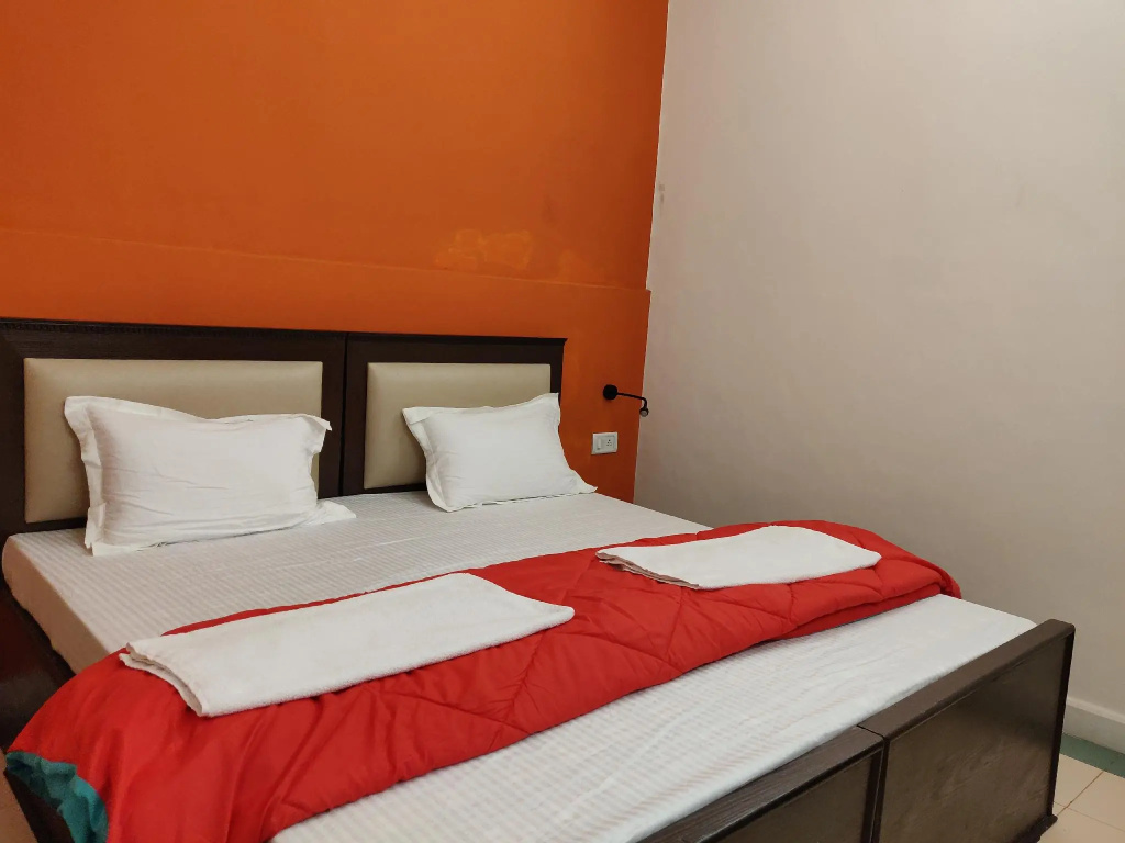 Deluxe Double room (full double bed)