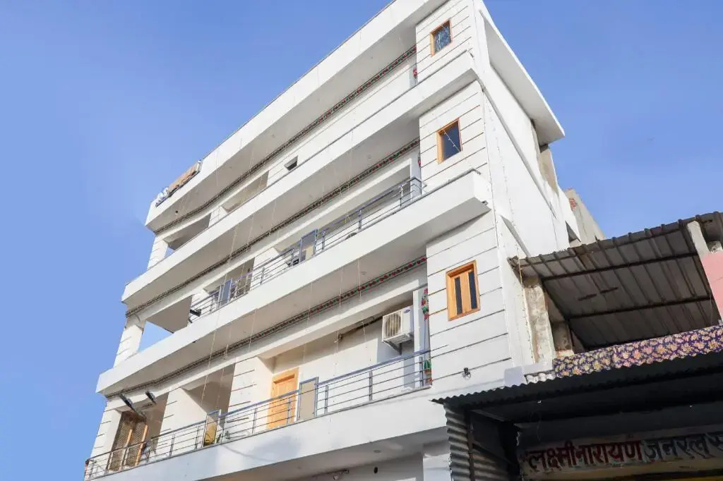 R S Stay by OYO Rooms