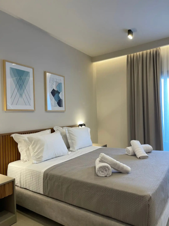 Deluxe Double room (full double bed)