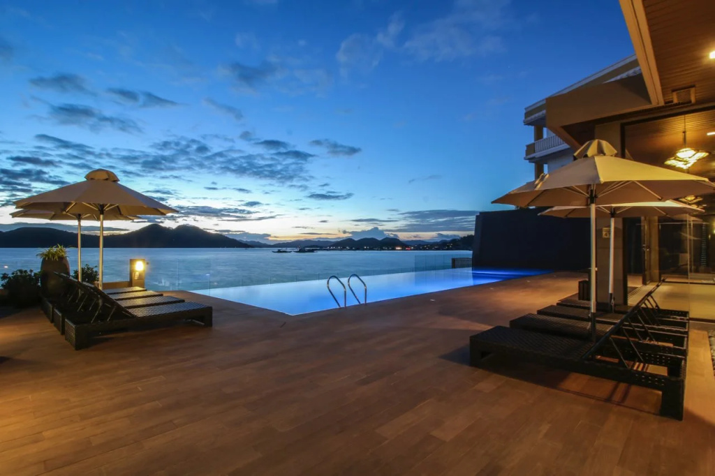 Beach & Waterfront