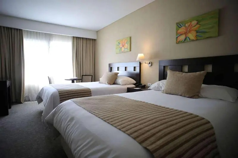 Howard Johnson by Wyndham Funes - Chambres