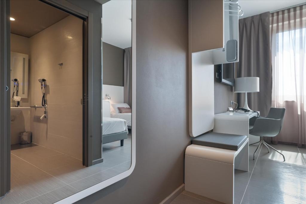Comfort Accessible Double room (full double bed) — room photo 3