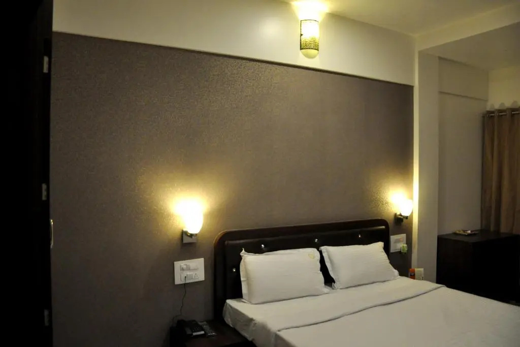 Hotel Gulmohar Pride - Chambres