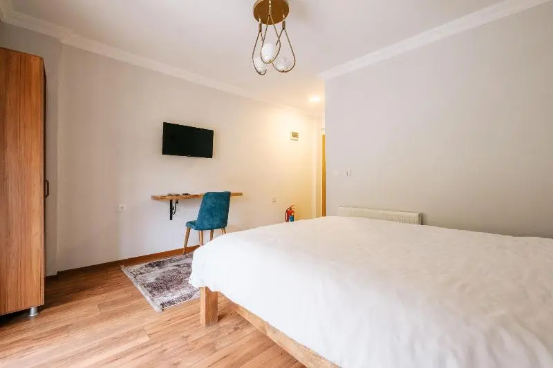 Standard Triple room with balcony