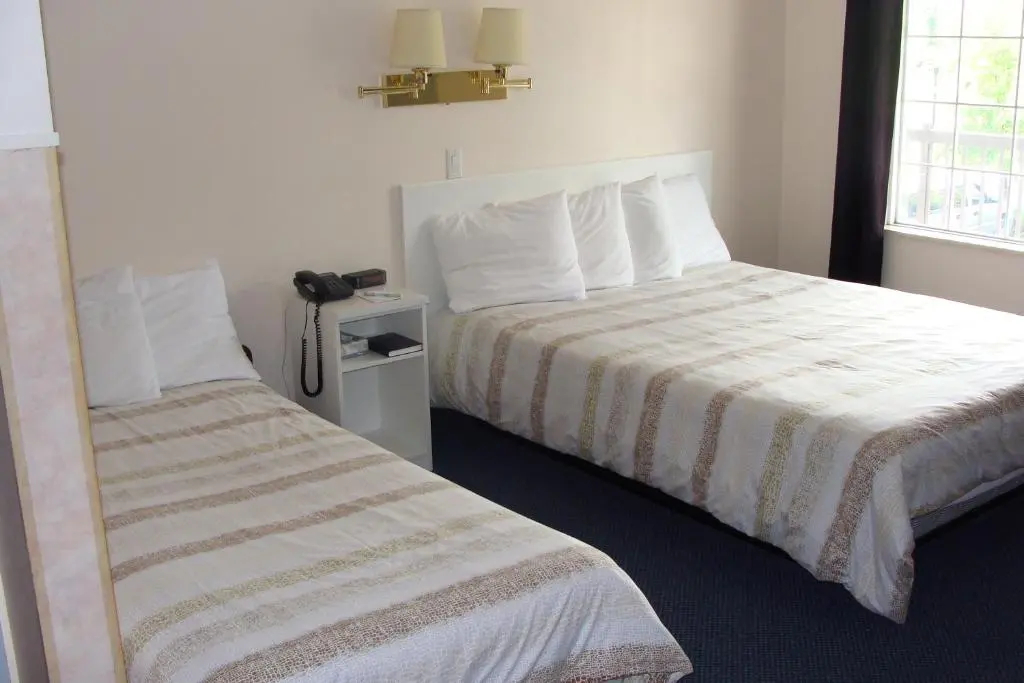 標準四人房，雙人床