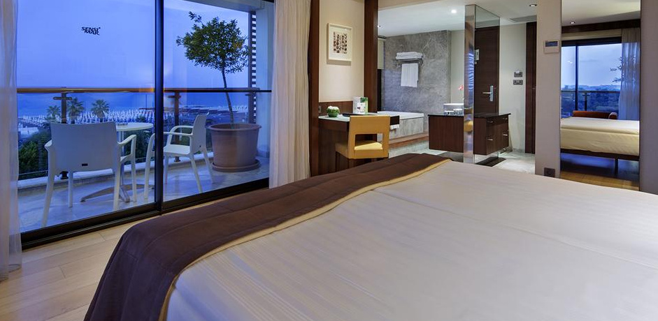 Deluxe room with sea view