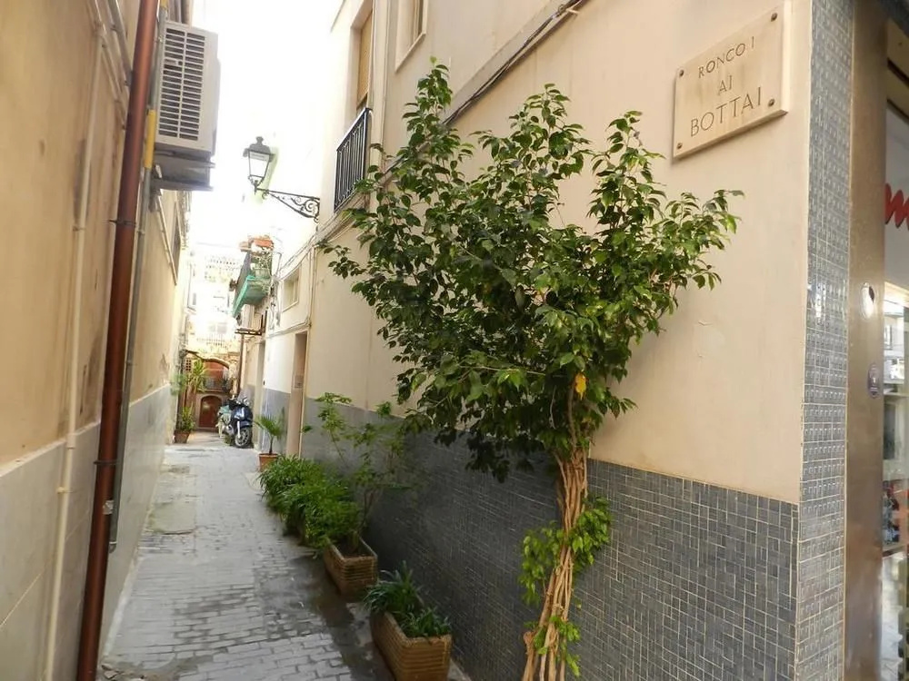 Cavour Rooms