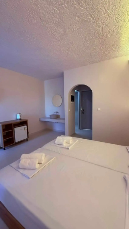 Deluxe Double room (full double bed)