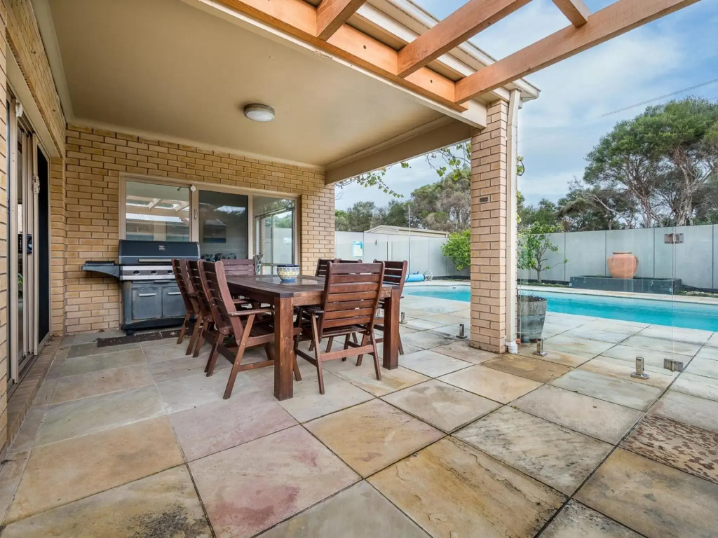 COASTAL VILLA ON BEACHCOMBER NETFLIX Surf Side