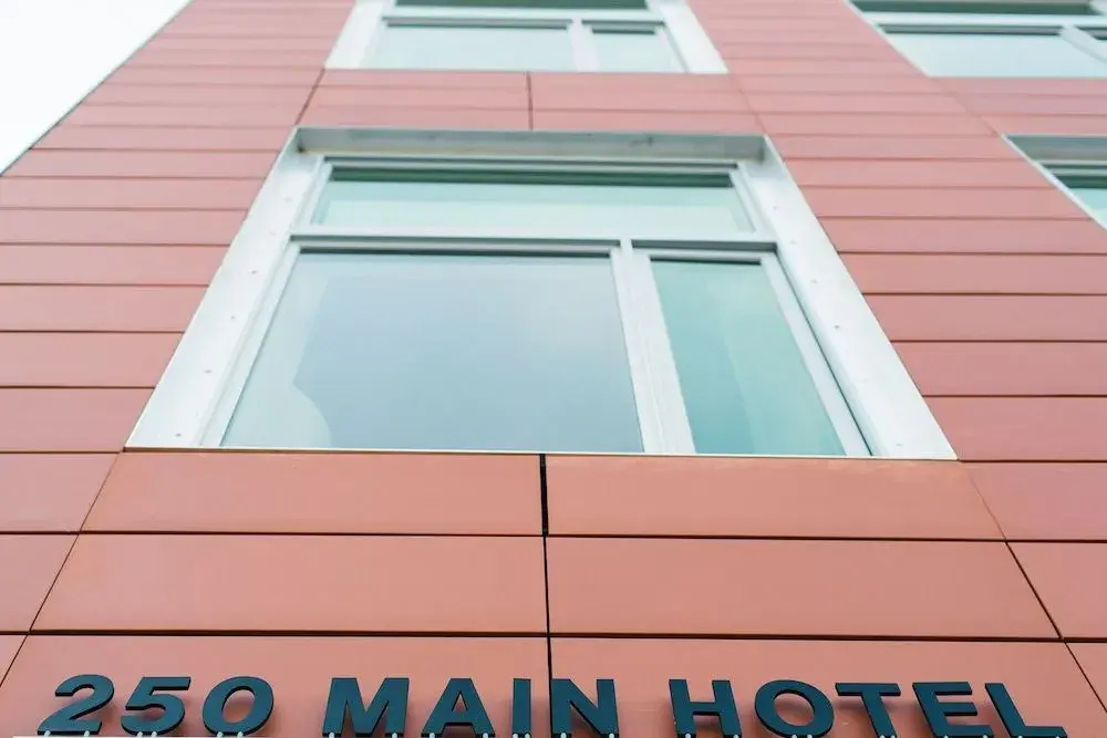 250 Main Hotel